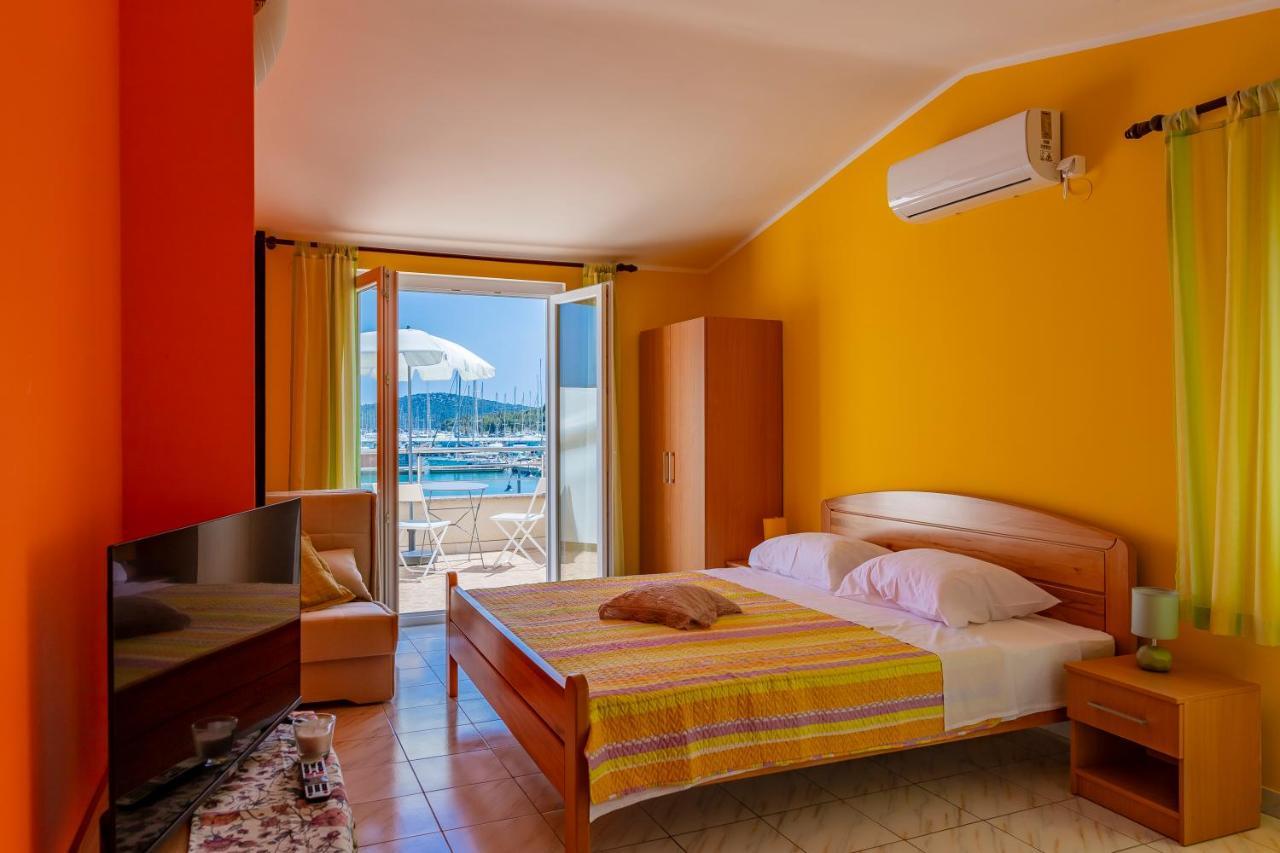 Apartments Mikulic โรกอซนิซา ภายนอก รูปภาพ