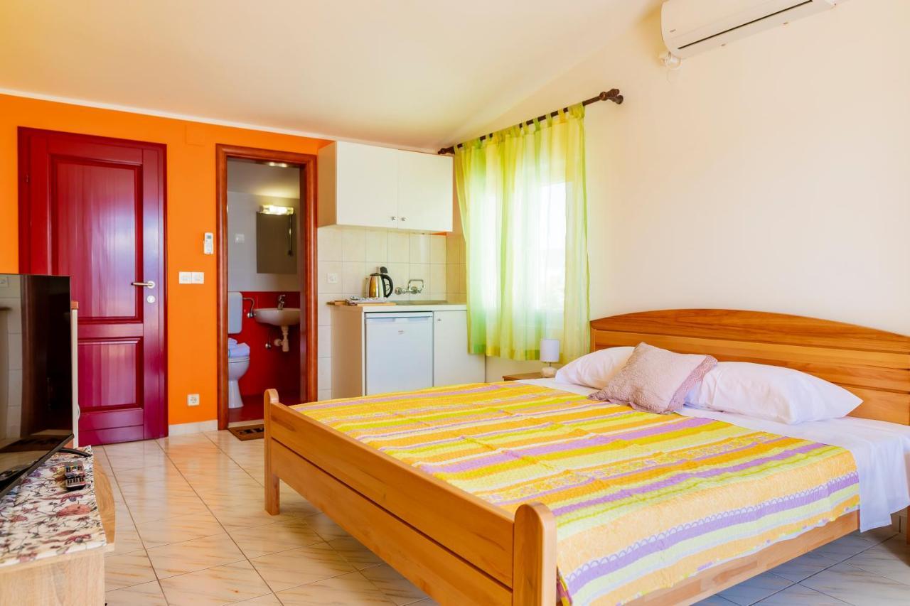 Apartments Mikulic โรกอซนิซา ภายนอก รูปภาพ